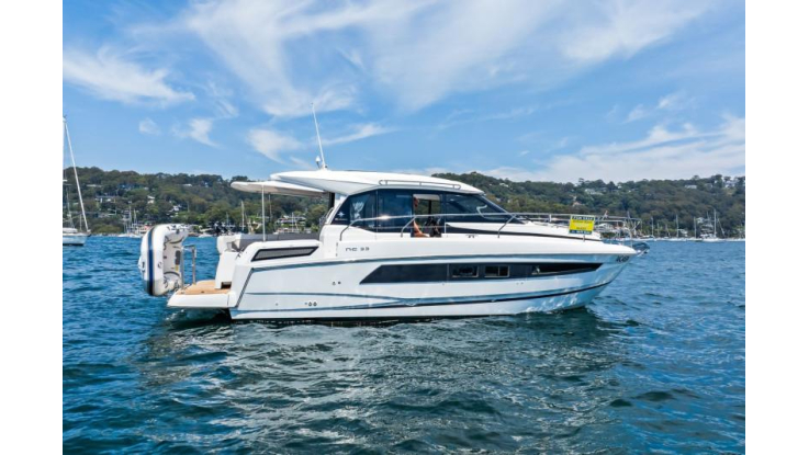 Jeanneau NC33 | Andrew Moore Marine